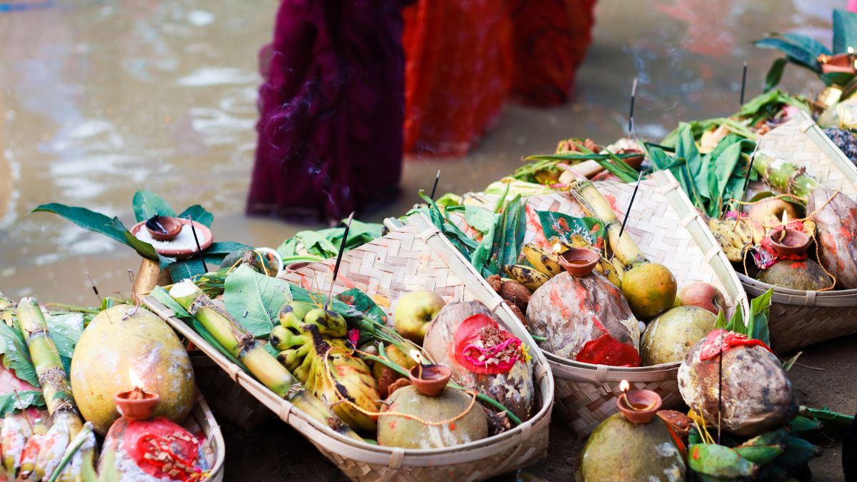 How To Protect Your Skin During Chhath Puja In Yamuna’s Frothy Water